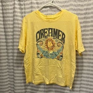 Yellow American Eagle graphic tee.